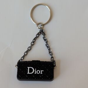 FASHION Black and Silver Keychain